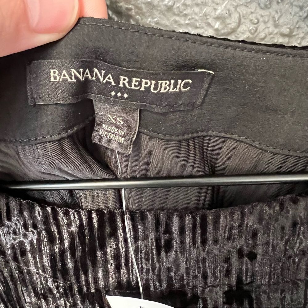 NWT Banana Republic Crinkle Velvet Top in Black | Size XS *top only* - Picture 7 of 12